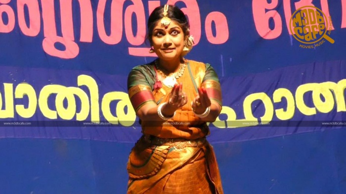 നൃത്ത വേദിയിൽ 