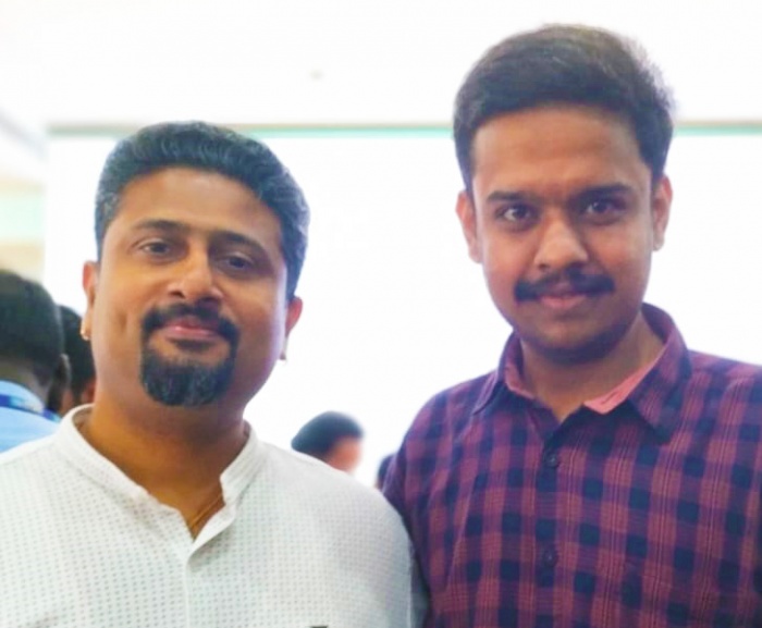 ഗാനരചയിതാവ് ഹരിഹരൻ പുതുവാത്തുണ്ടിലിന്റെ കൂടെ